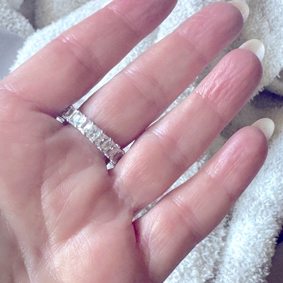 🥖Le Baguette 🥖 Diamonde Wrapped Band Bling Ring - Stunning Stackable Style - Picture 9 of 9